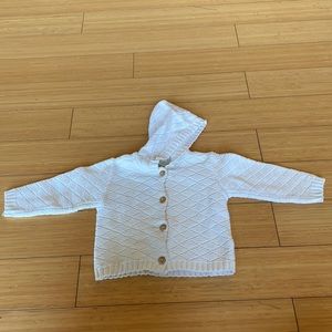 Organic cotton Alana cardigan in white. Used but like new!